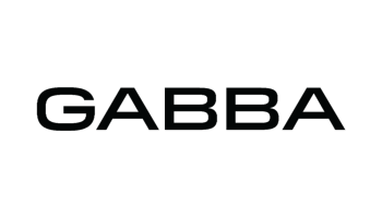 Das Bild zeigt das Wort „GABBA“ in fetten, schwarzen Großbuchstaben auf weißem Hintergrund.