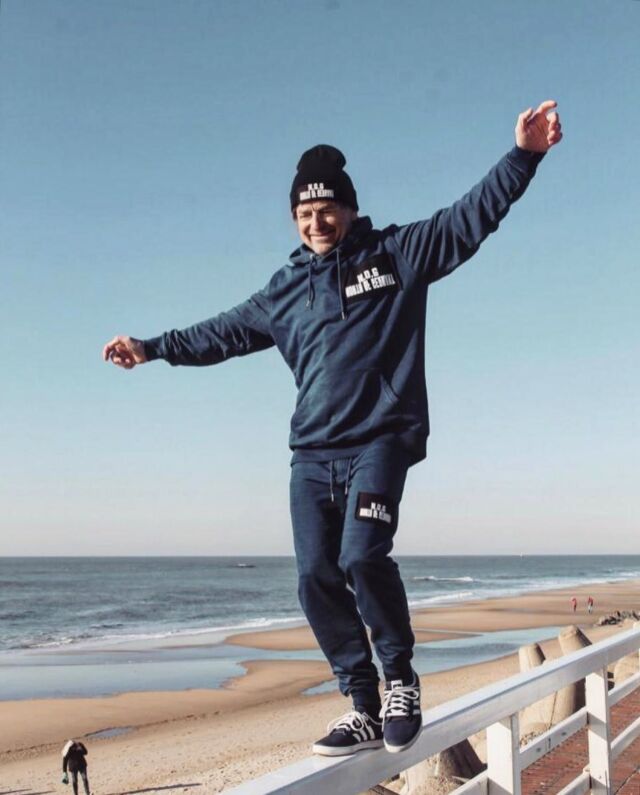 HUUUUROOOOY! Ab Montag sind wir wieder Mo-Sa von 11-18Uhr LIVE für Euch da👏🏻👏🏻👏🏻 wir freuen uns so sehr auf euch und hoffen ihr habt Lust auf die neuen Sommerkollektionen, Farben und tollen Styles 💛💙💚