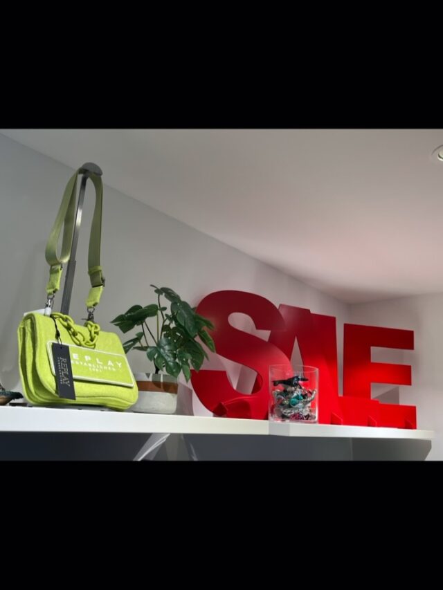 ENDSPURT !!! Bis Ende nächster Woche gibt es auf ausgewählte Artikel bis zu 50% 👏🤍. Kommt vorbei wir fROYen uns auf Euch 💫. Euer Roy Team  #shopping #sylt #happy #sale